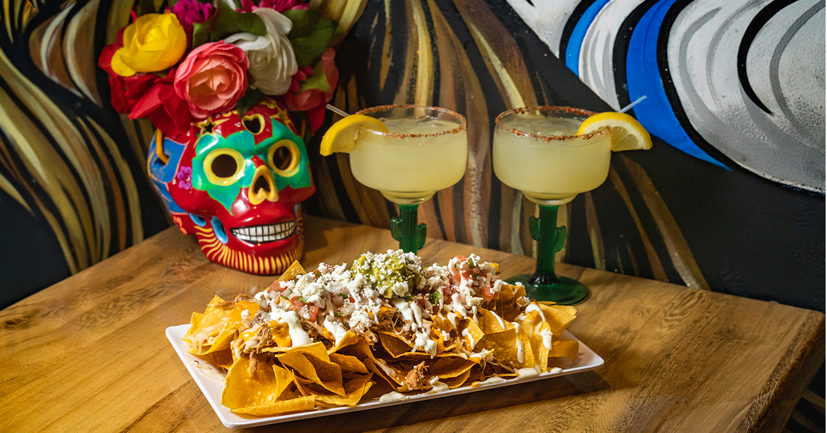 20 por 1 Orden de Nachos Desmadre que incluye Carne molida, carnitas