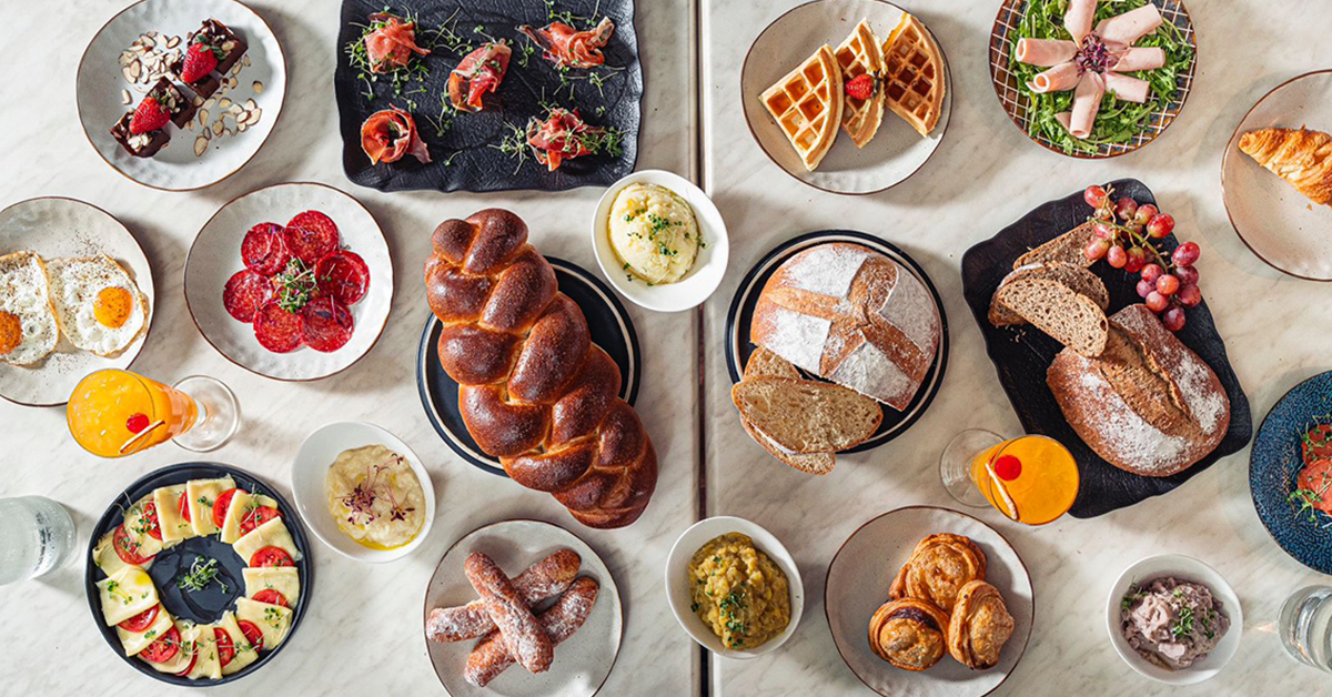 Brunch Frankfurt All You Can Eat RD$895 por All You Can Eat Breakfast a elegir entre: American Pancakes